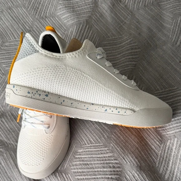 VESSI WEEKEND WATERPROOF SNEAKER NWT - Picture 4 of 4